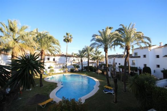 Houses in Nueva Andalucia, Marbella